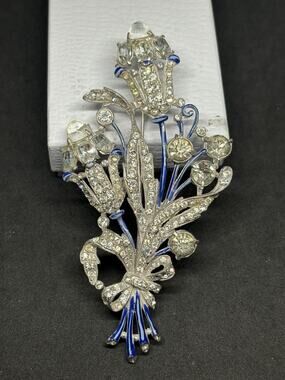 Vintage Unsigned Staret Rhinestone pools of light Flower Banquet Enamel brooch